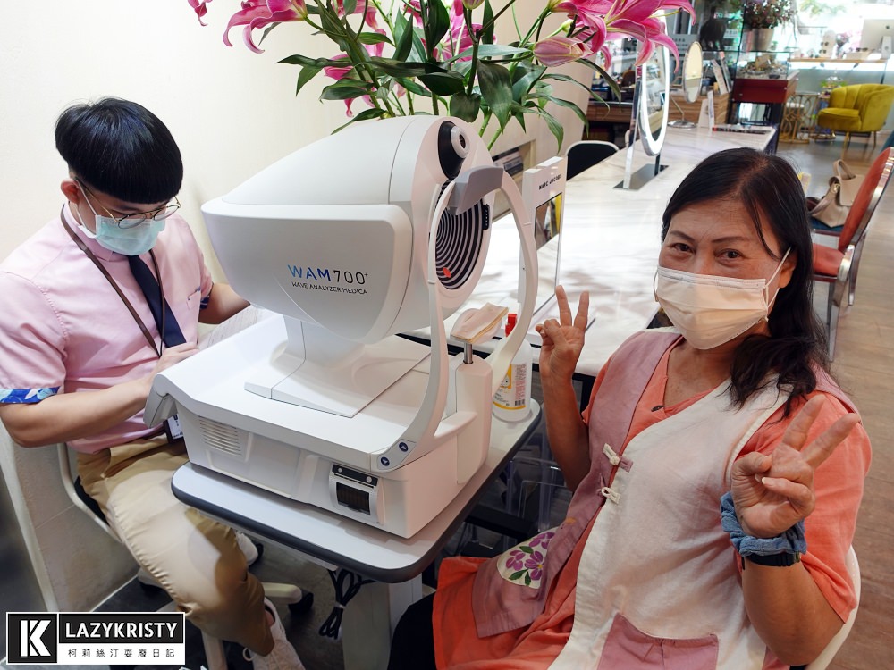 【送媽媽依視路萬里路漸進鏡片】時尚老花眼鏡推薦！看遠看近一副搞定～戶外還能當墨鏡