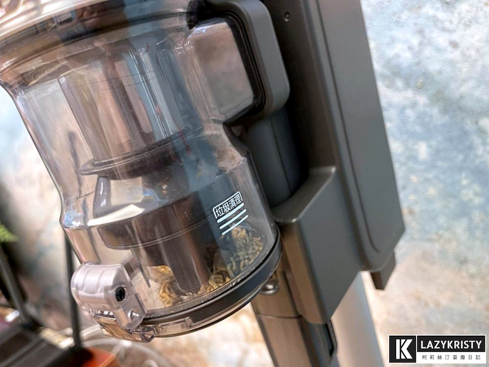 【吸塵器推薦】超猛微塵感知+壁咚吸頭！Panasonic 日本製無線吸塵器 MC-BJ990 開箱心得