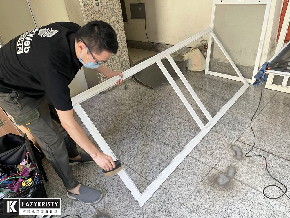 【養寵物過敏兒推薦】能抗菌+阻隔PM2.5的神奇紗窗！ 德國GreenWeb銀離子防霾紗窗有用嗎？使用心得與實測影片參考