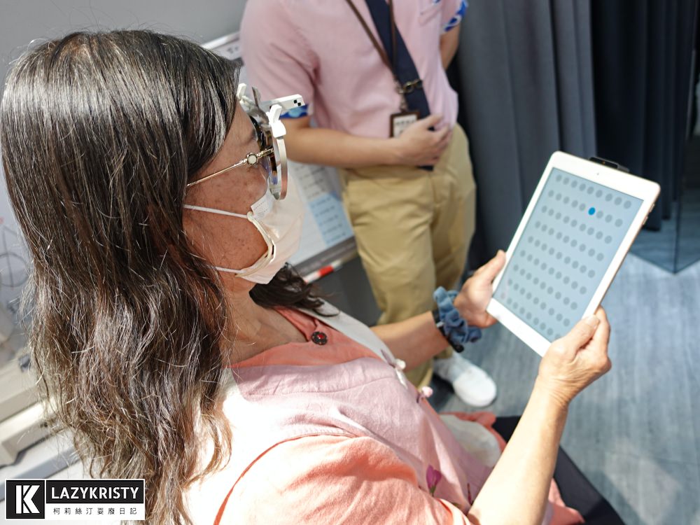 【送媽媽依視路萬里路漸進鏡片】時尚老花眼鏡推薦！看遠看近一副搞定～戶外還能當墨鏡