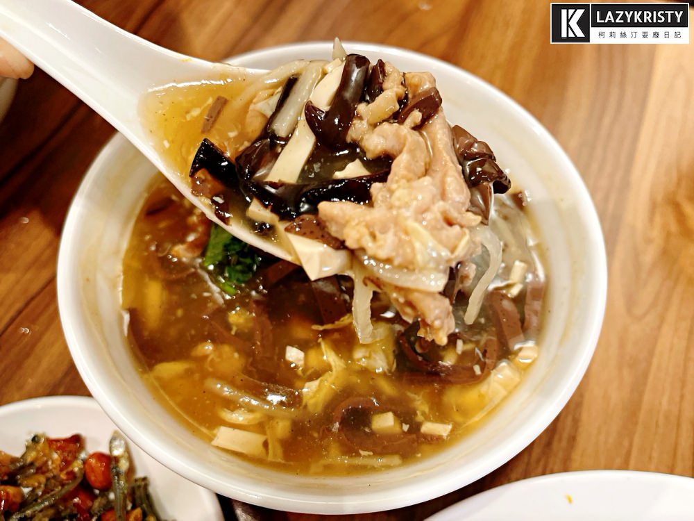 【台北牛肉麵推薦】2023銀牌紅燒牛肉麵！炒飯不輸排隊名店的萬華御真牛餐館