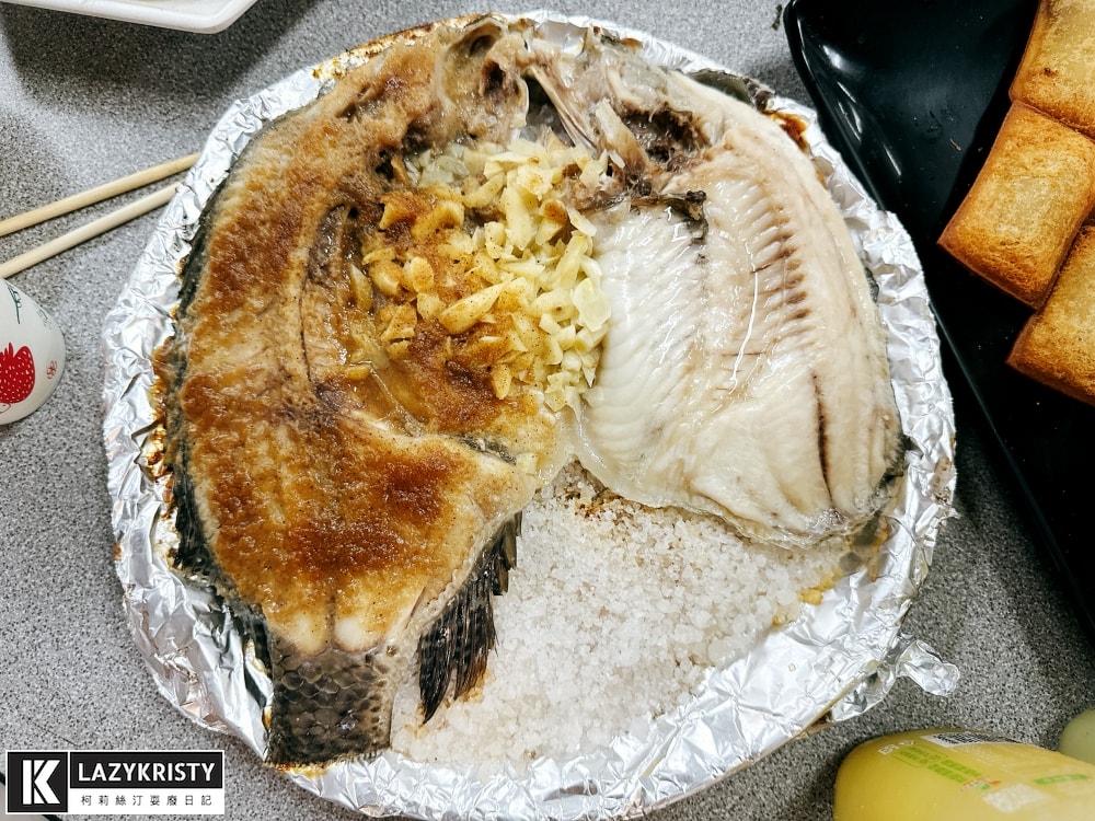 【東石首創！專人全程桌邊代烤】一人吃不加價！200元海派烤鮮蚵吃到飽～嘉義平價海鮮餐廳推薦