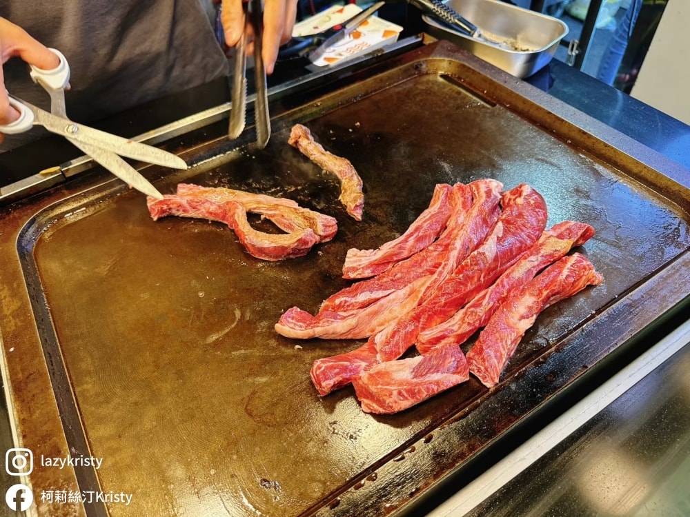 【台南大益夜市】好吃好玩好逛還能抽獎看表演！親子友善+市集儀式感滿滿的台南夜市推薦（每週四五六日營業）